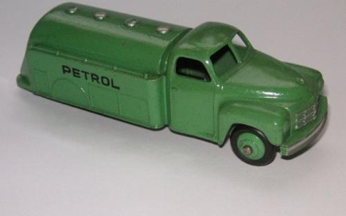 Dinky Toys 30P - Camion-citerne Studebaker Petrol - Rouge - Métal UK
